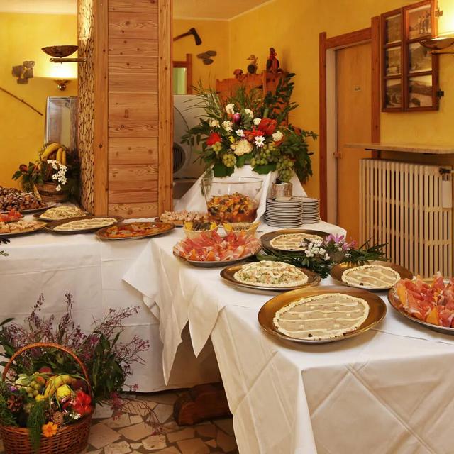 Hotel Holiday Debili